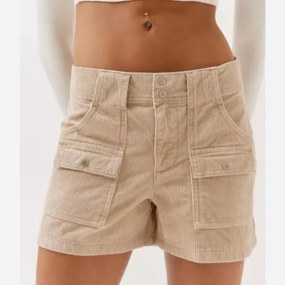 Urban Outfitters BDG Tan Cream Ivory Beige Corduroy Cargo Shorts Women’s Size 4 - Picture 1 of 7